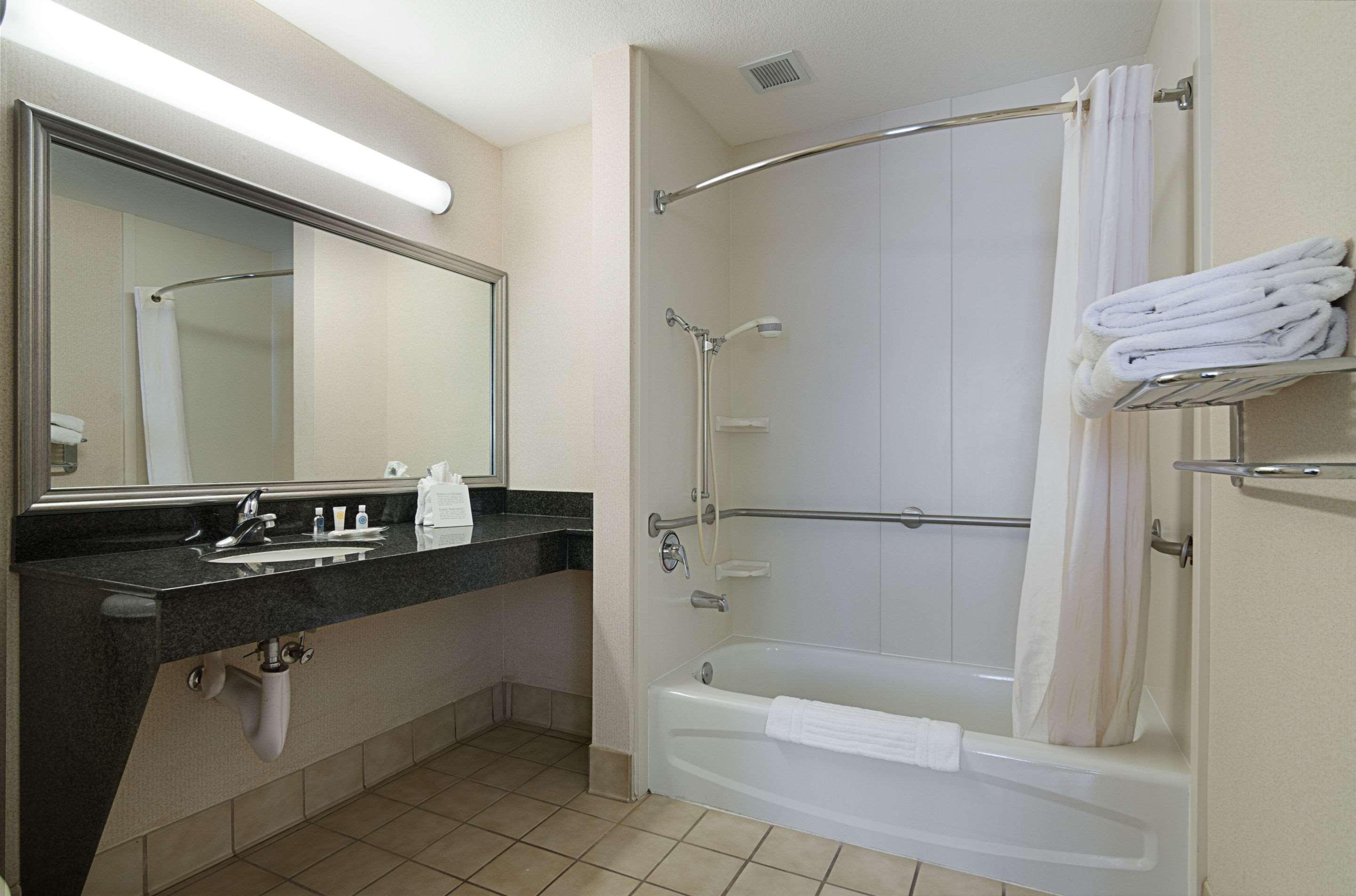 Quality Suites Springdale West I-49 Ngoại thất bức ảnh